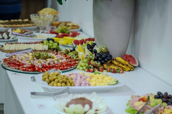 Découvrez la recette savoureuse du magret de canard nappé d"une délicieuse sauce à l"orange et au gingembre !